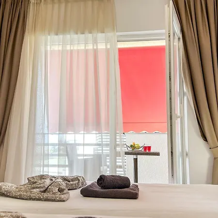 Two Bedrooms Location Apartment *