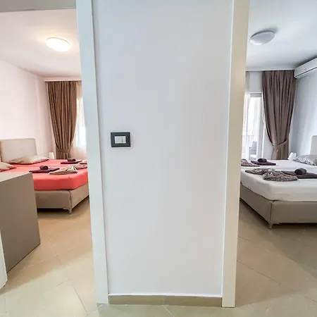 Two Bedrooms Location Apartment *