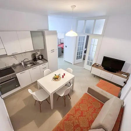 Two Bedrooms Location Apartment *