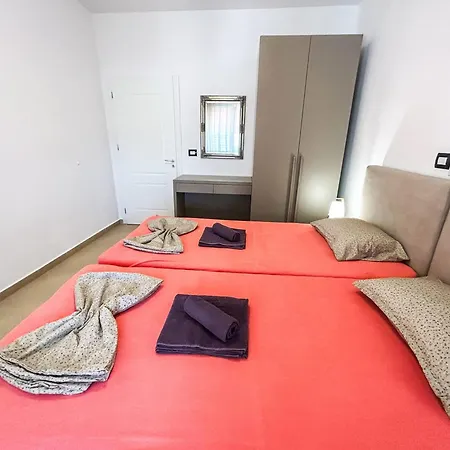 Two Bedrooms Location Apartment *