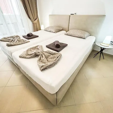 Two Bedrooms Location Apartment